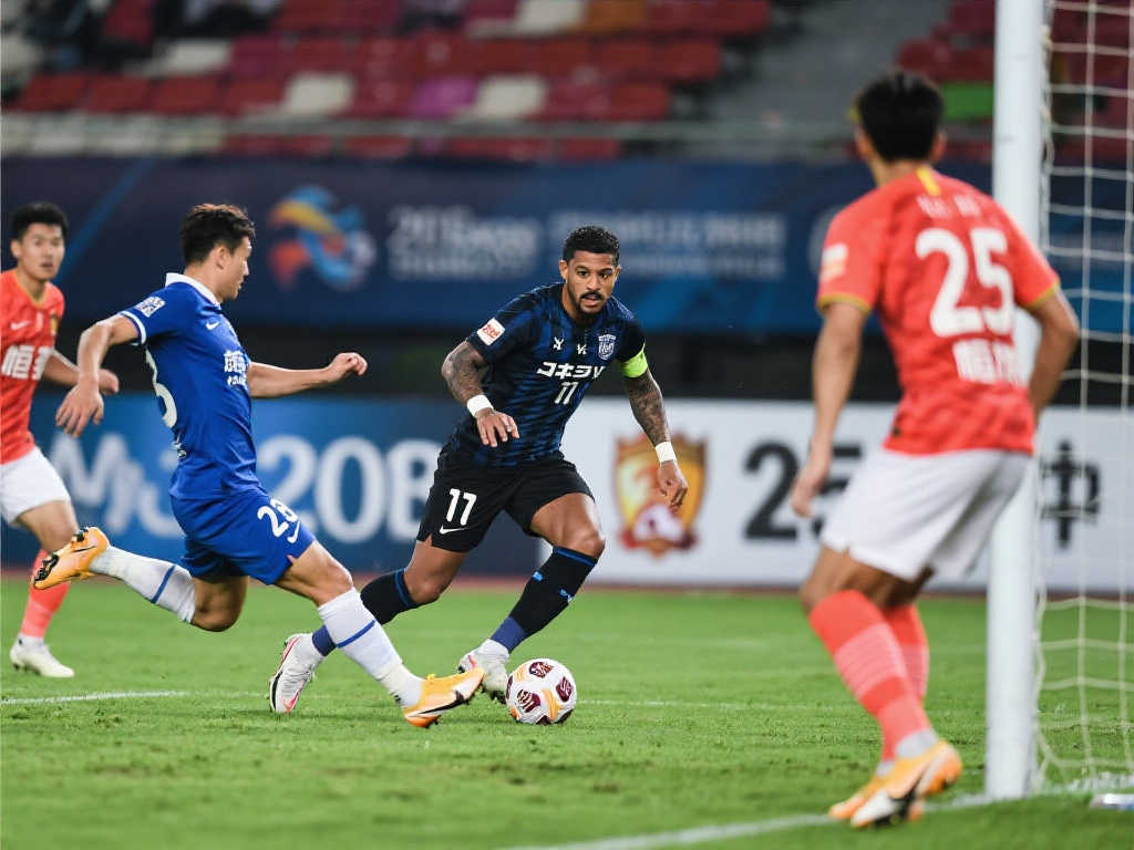 他带领的球 他带领的球